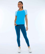 Załaduj obraz do przeglądarki galerii, T-Shirt Skin Fit Recortes Sport Azul Vivid
