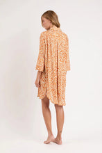 Załaduj obraz do przeglądarki galerii, Model Back: Rio De Sol Robe De Plage Sahari Chemise Gabriele
