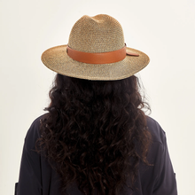 Załaduj obraz do przeglądarki galerii, Model Back: Uv Line Chapeau Fedora Hat Giovana Imp Fem Mescla Upf50+
