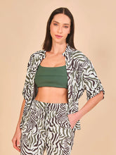 Załaduj obraz do przeglądarki galerii, Model Front: Uv Line Chemise Shirt Copa Fauna Upf50+
