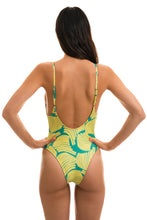 Załaduj obraz do przeglądarki galerii, Model Back: Rio De Sol Une Pièce Banana Yellow Hype
