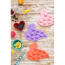 Załaduj obraz do przeglądarki galerii, Image 03: Sunnylife Pique-Nique Flamingo Ice Trays
