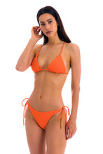 Załaduj obraz do przeglądarki galerii, Model Front: Rio De Sol Ensemble Set St-Tpz-Tangerina Tri-Inv Ibiza
