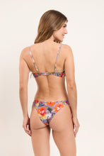 Załaduj obraz do przeglądarki galerii, Model Back: Rio De Sol Ensemble Set Garden-Flower Bandeau-Joy Essential

