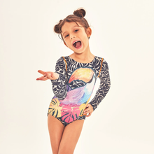 Załaduj obraz do przeglądarki galerii, Model Front: Uv Line Une Pièce Fille Swimsuit Girl Tucano Upf50+
