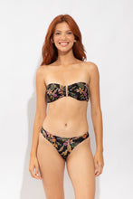 Załaduj obraz do przeglądarki galerii, Model Front: Rio De Sol Haut Top Flora Sara

