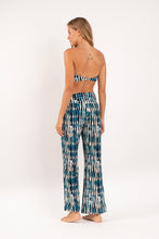 Załaduj obraz do przeglądarki galerii, Model Back: Rio De Sol Pantalon De Plage Azule Murana Pants
