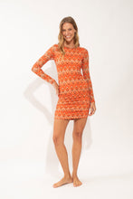 Załaduj obraz do przeglądarki galerii, Model Front: Rio De Sol Mini Dress Maracai Laura Dress
