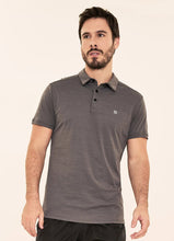 Załaduj obraz do przeglądarki galerii, Model Front: Uv Line T-Shirt Pour Homme T-Shirt Masc Polo Lead Upf50+
