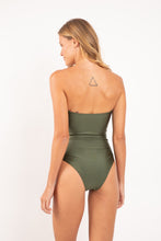 Załaduj obraz do przeglądarki galerii, Model Back: Rio De Sol Une Pièce Shimmer-Croco Sara-Op
