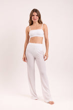 Załaduj obraz do przeglądarki galerii, Model Front: Rio De Sol Pantalon De Plage Memphis-White Pants Lana
