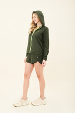 Załaduj obraz do przeglądarki galerii, Bag-Foldable Windbreaker Jacket Verde Militar
