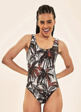 Załaduj obraz do przeglądarki galerii, Gallery: Uv Line Une Pièce Swimsuit Coqueiros Bege Upf50+
