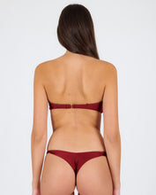 Załaduj obraz do przeglądarki galerii, Image 06: Rio De Sol Ensemble Set Shimmer-Divino Bandeau-Knot Nice-Fio
