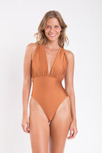 Załaduj obraz do przeglądarki galerii, Model Front: Rio De Sol Une Pièce Nocciola Riviera
