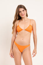Załaduj obraz do przeglądarki galerii, Model Front: Rio De Sol Ensemble Set Bio-Laranjada Camille Essential
