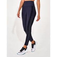 Załaduj obraz do przeglądarki galerii, Model Front: Alto Giro Fitness Bas Legging Light Co2 Recorte Jwinner Preto
