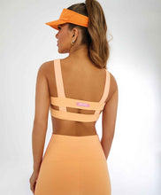 Załaduj obraz do przeglądarki galerii, Model Back: Alto Giro Fitness Haut Top Verticale Detalhe Tiras Laranja Gym
