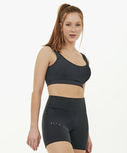 Załaduj obraz do przeglądarki galerii, Model Front: Alto Giro Fitness Haut Top Block Costas Regata Preto
