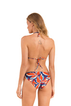 Załaduj obraz do przeglądarki galerii, Model Back: Rio De Sol Ensemble Set Leaves Tri-Inv Essential-Comfy
