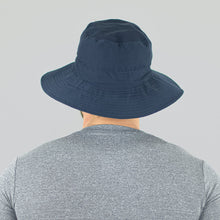 Załaduj obraz do przeglądarki galerii, Model Back: Uv Line Bob Hat Australia Nac Masc Navy Blue Lead Upf50+
