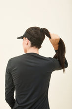 Załaduj obraz do przeglądarki galerii, Model Back: Uv Line Visière Visor Elastic Preto Upf50+
