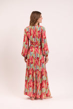 Załaduj obraz do przeglądarki galerii, Model Back: Rio De Sol Vêtement De Plage Sea-Bloom Long Dress Verona
