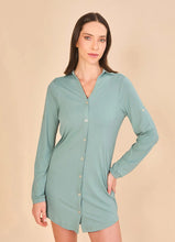 Załaduj obraz do przeglądarki galerii, Model Front: Uv Line Chemise Shirtdress Copenhagen Water Green Upf50+
