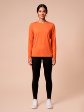 Załaduj obraz do przeglądarki galerii, Model Front: Uv Line T-Shirt Longsleeve Uvpro Fem Pitanga Upf50+
