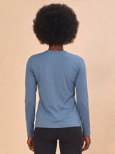 Załaduj obraz do przeglądarki galerii, Model Back: Uv Line T-Shirt Longsleeve Uvpro Indigo Upf50+
