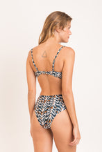 Załaduj obraz do przeglądarki galerii, Model Back: Rio De Sol Bas Bottom Ikat Hotpants
