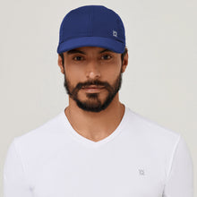 Załaduj obraz do przeglądarki galerii, Model Front: Uv Line Casquette Cap Uv Pro Masc Navy Blue Upf50+
