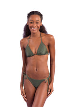 Załaduj obraz do przeglądarki galerii, Model Front: Rio De Sol Bas Bottom Shimmer-Croco Cheeky-Tie
