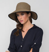 Załaduj obraz do przeglądarki galerii, Model Front: Uv Line Chapeau Souple/Capeline Hat Santorini Imp Fem Mescla Upf50+
