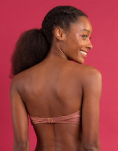 Załaduj obraz do przeglądarki galerii, Image 10: Rio De Sol Haut Top Shimmer-Copper Bandeau-Joy

