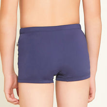 Załaduj obraz do przeglądarki galerii, Model Back: Uv Line Maillot De Bain Garçon Trunks Kids F Inf Navy Blue Upf50+
