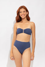 Załaduj obraz do przeglądarki galerii, Model Front: Rio De Sol Bas Bottom Carmel-Blue Hotpants
