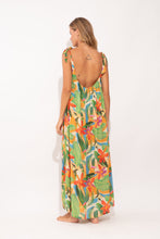 Załaduj obraz do przeglądarki galerii, Model Back: Rio De Sol Vêtement De Plage Tropical Long Dress Chiara
