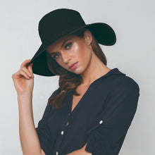 Załaduj obraz do przeglądarki galerii, Model Front: Uv Line Chapeau Souple/Capeline Hat Santorini Imp Fem Black Upf50+
