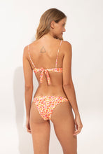 Załaduj obraz do przeglądarki galerii, Model Back: Rio De Sol Haut Top Ditsy-Butter Juliette
