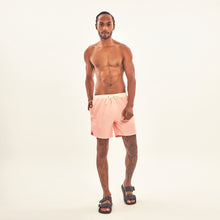Załaduj obraz do przeglądarki galerii, Model Front: Uv Line Bermuda / Short Pour Homme Shorts Boxer Rose Upf50+

