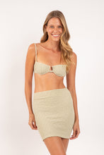 Załaduj obraz do przeglądarki galerii, Model Front: Rio De Sol Jupe De Page Brisa-Pistache Rubi Skirt
