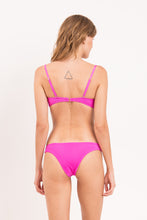 Załaduj obraz do przeglądarki galerii, Model Back: Rio De Sol Ensemble Set Malibu-Rosa Bandeau-Duo Essential

