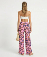 Załaduj obraz do przeglądarki galerii, Model Back: Rio De Sol Pantalon De Plage Amore-Pink Wide Pants
