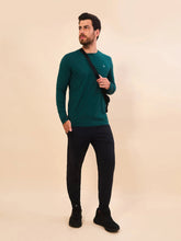 Załaduj obraz do przeglądarki galerii, Model Front: Uv Line T-Shirt Longsleeve Masc New Fit Petroleo Upf50+
