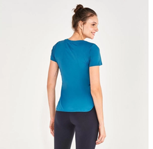 Załaduj obraz do przeglądarki galerii, Model Back: Alto Giro Fitness Haut T-Shirt Skin Fit Frases Inspiracionais Verde Strong
