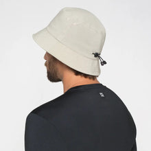Załaduj obraz do przeglądarki galerii, Model Back: Uv Line Bob Hat Toronto Colors Masc Sand Upf50+
