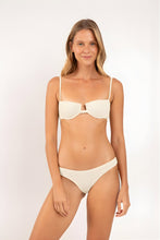 Załaduj obraz do przeglądarki galerii, Model Front: Rio De Sol Haut Top Brisa-Offwhite Juliette
