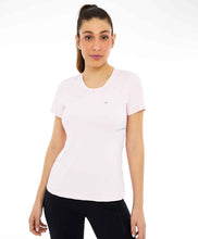Załaduj obraz do przeglądarki galerii, Model Front: Alto Giro Fitness Haut T-Shirt Skin Fit Recortes Com Refletivos Branco Optico
