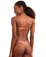 Załaduj obraz do przeglądarki galerii, Image 07: Rio De Sol Ensemble Set Shimmer-Copper Bandeau-Joy Nice-Fio
